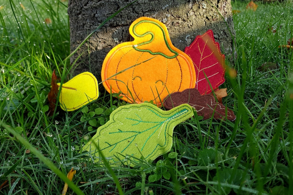 Bild 1 von Herbst 16x26 ITH Blätter Kürbis Doodle Applikation